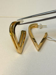 V-shaped In 18K Yellow Gold Earrings