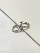 Diamond-pattern and Cut-out Ear Hoop