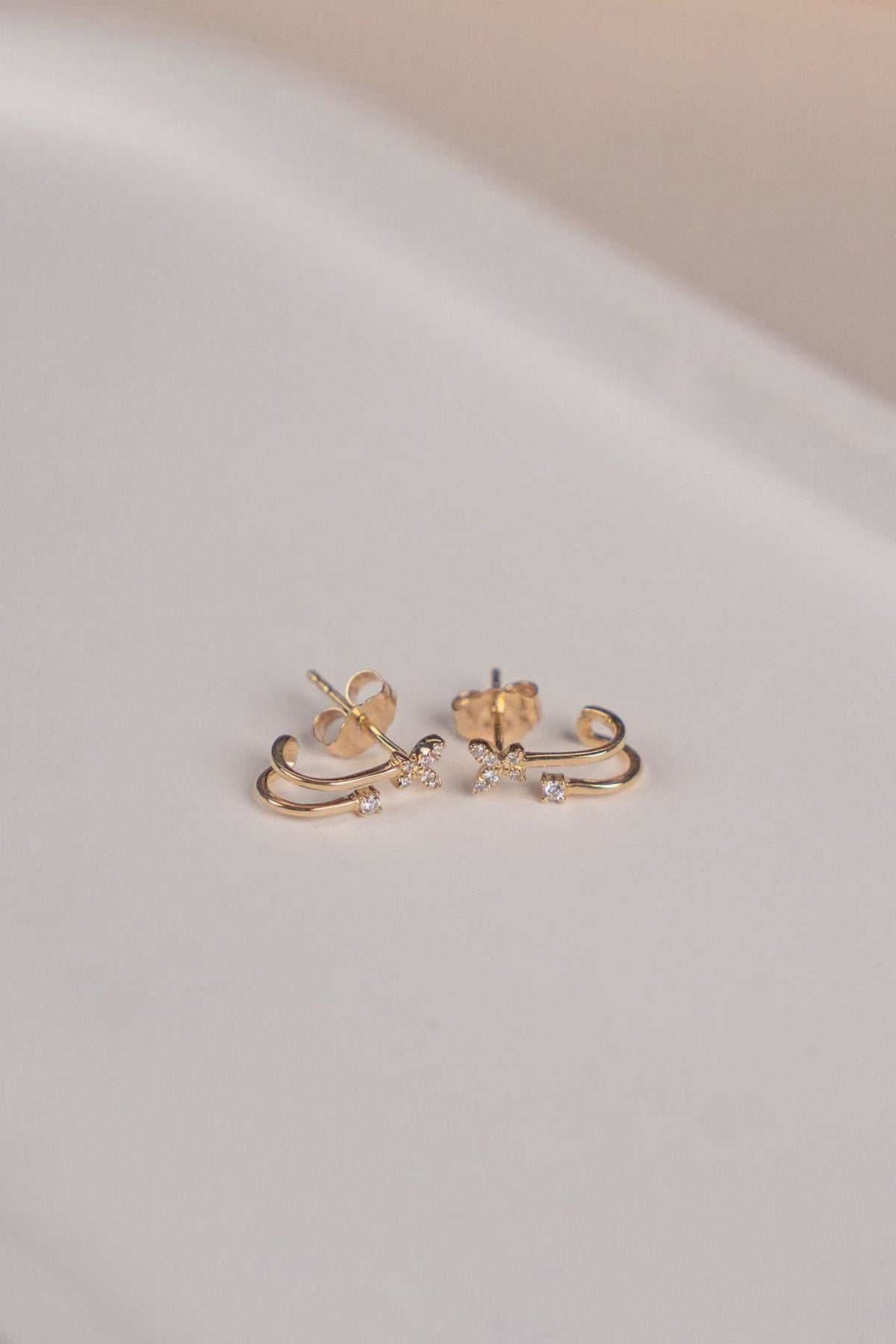 Butterfly Diamond Earrings，K14G，14 rd dia，1.18g，0.07ct