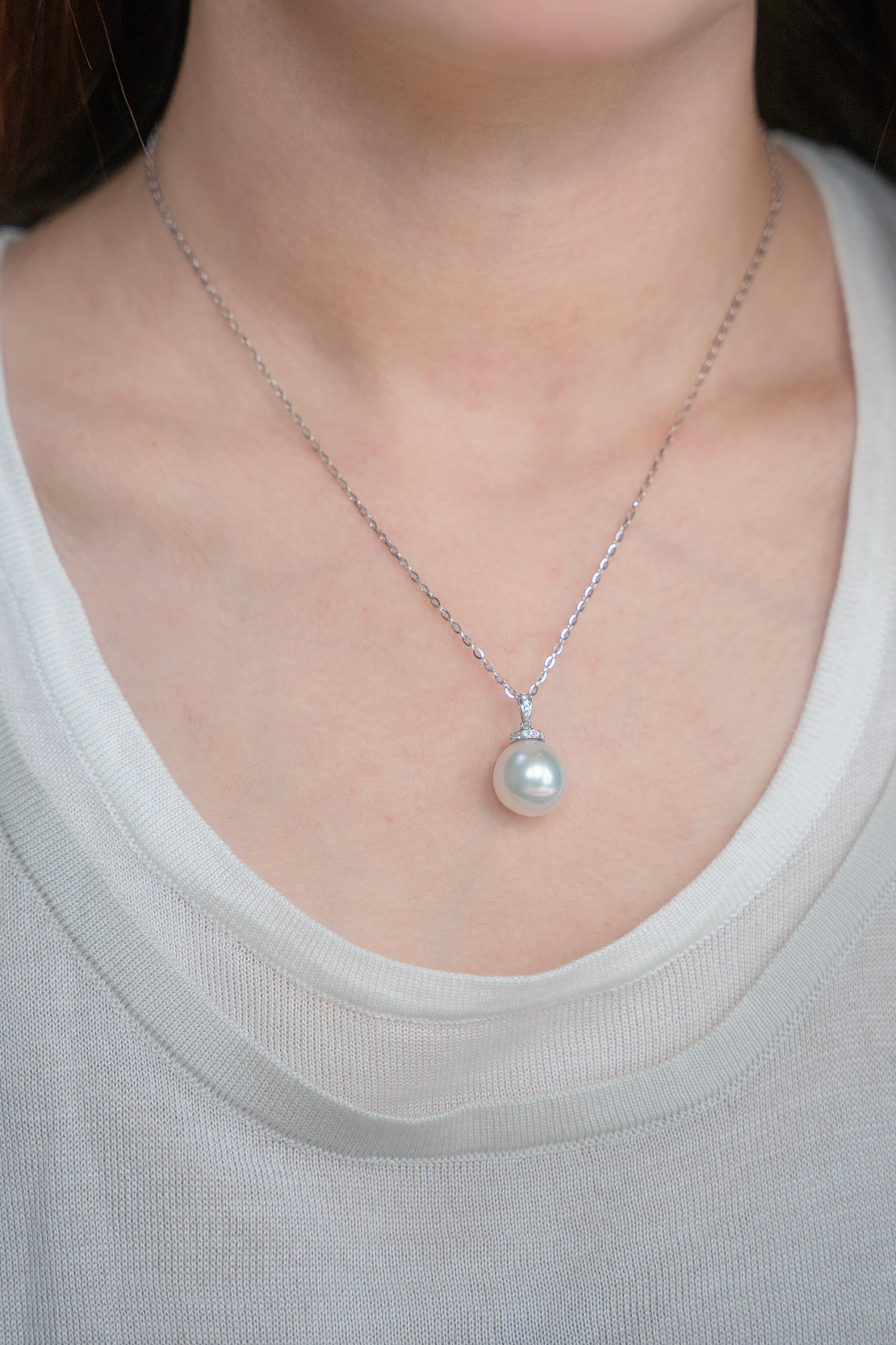 White South Sea Cultured Pearl Pendant