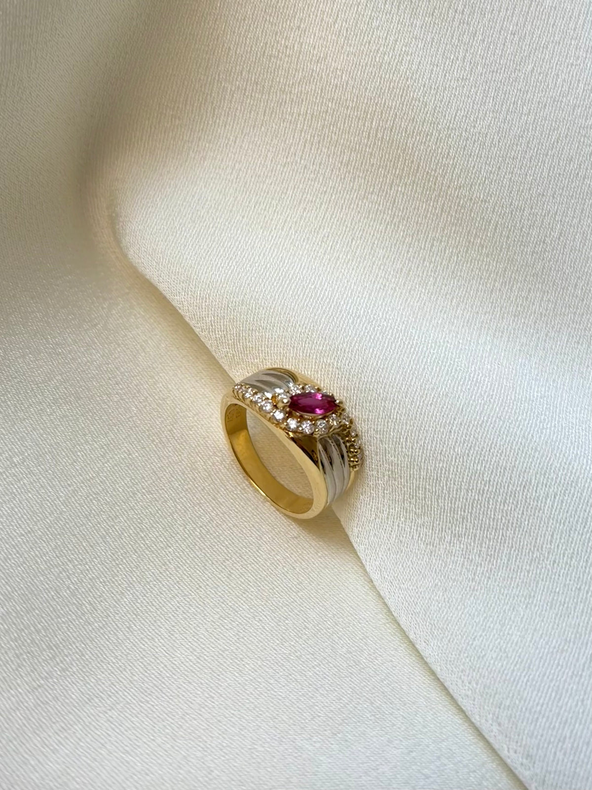 Vintage Ring in 18K Yellow Gold&PT900 With Ruby & Natural Diamond