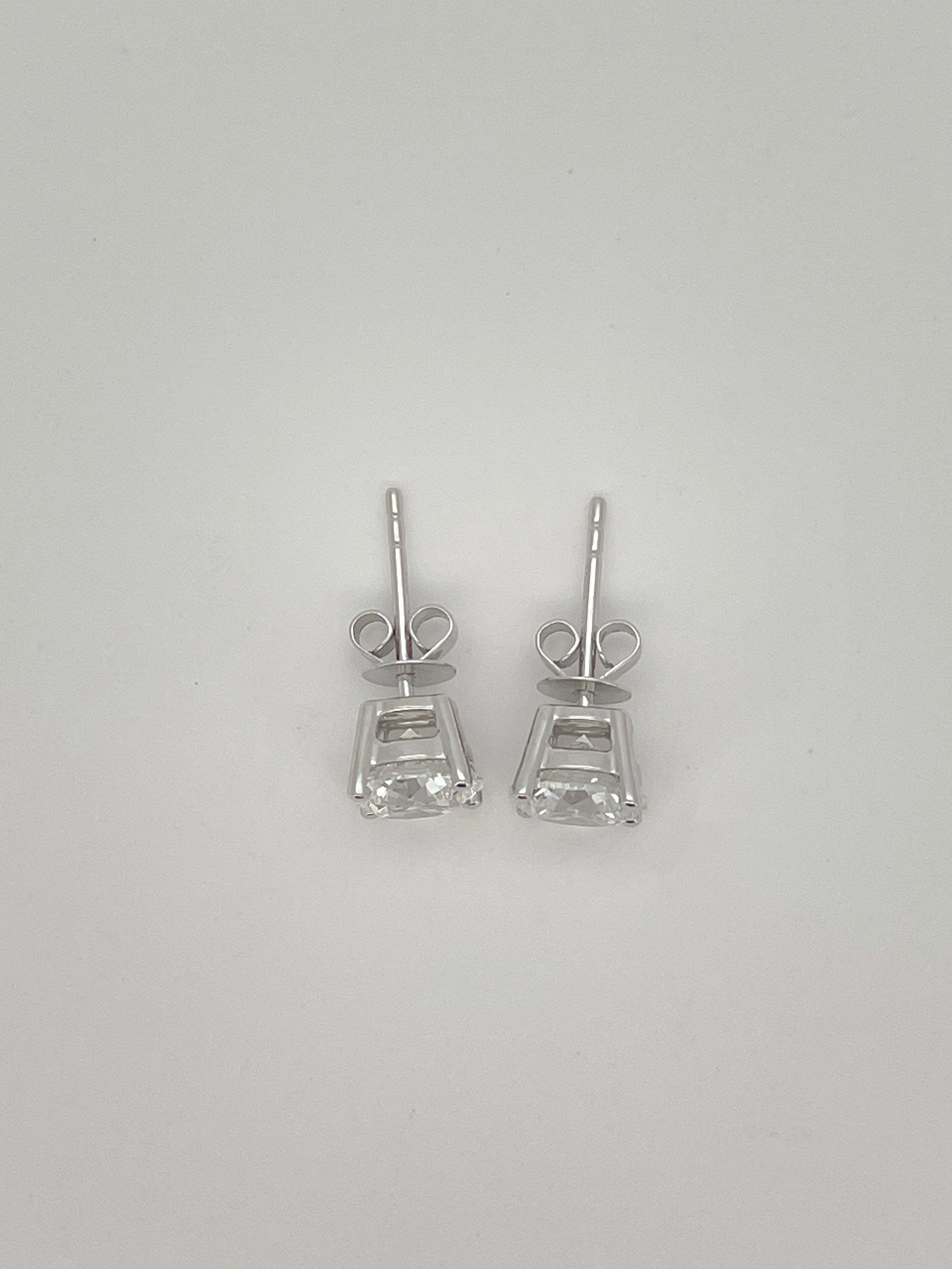 2.15 Carat Total Four-claws Diamond Stud Earrings