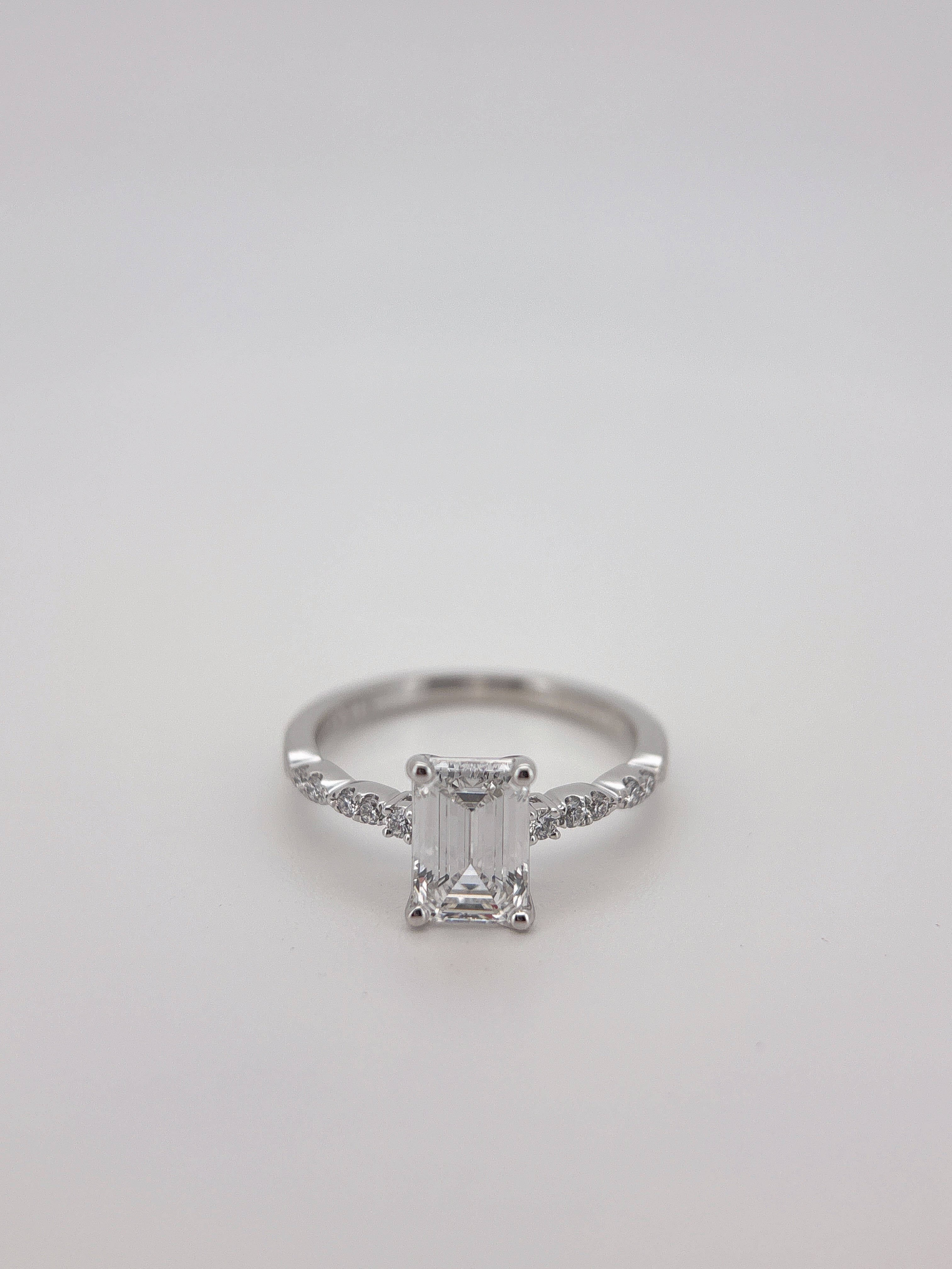 Diamonds Ring