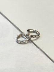 Diamond-pattern and Cut-out Ear Hoop