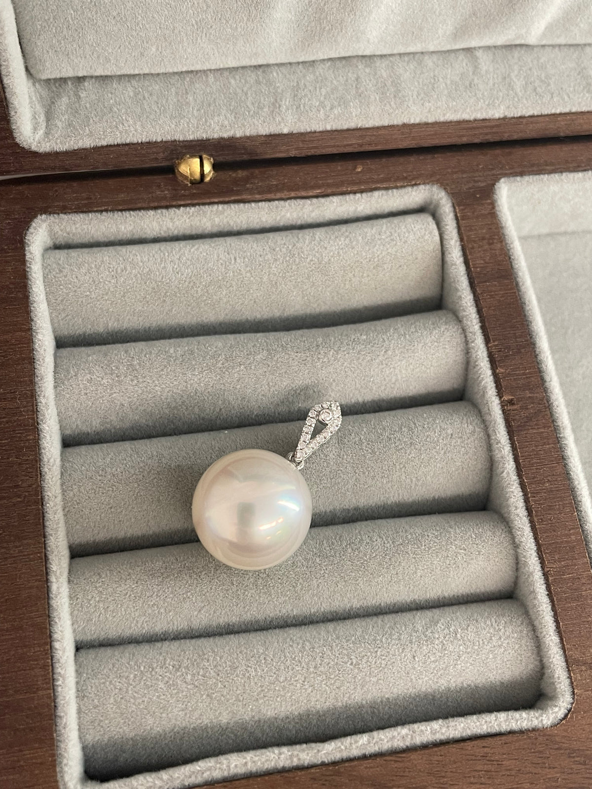 14.4mm White South Sea Cultured Pearl Pendant