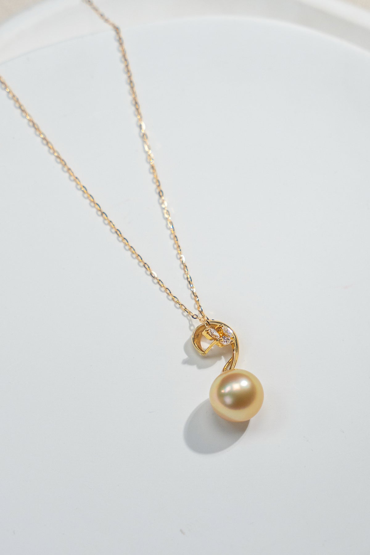 Needle Style Plain Gold Necklace